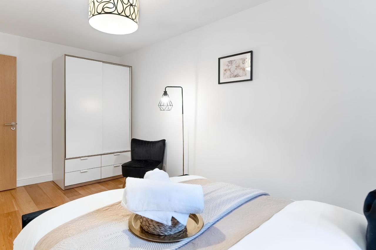 Chic 3 Bed Apartment Near London Bridge With Balcony Zewnętrze zdjęcie