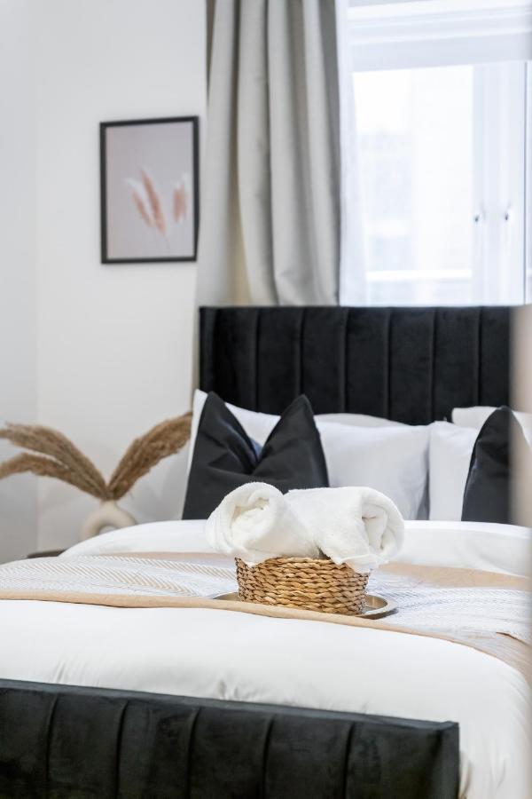 Chic 3 Bed Apartment Near London Bridge With Balcony Zewnętrze zdjęcie